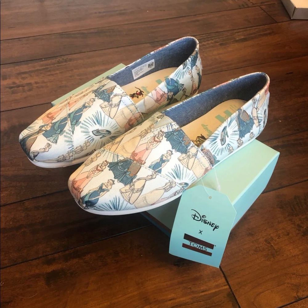 NWT Disney TOMS size 7